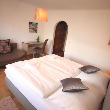 Hotel Pension Eichenhof Ried im Zillertal Exterior foto